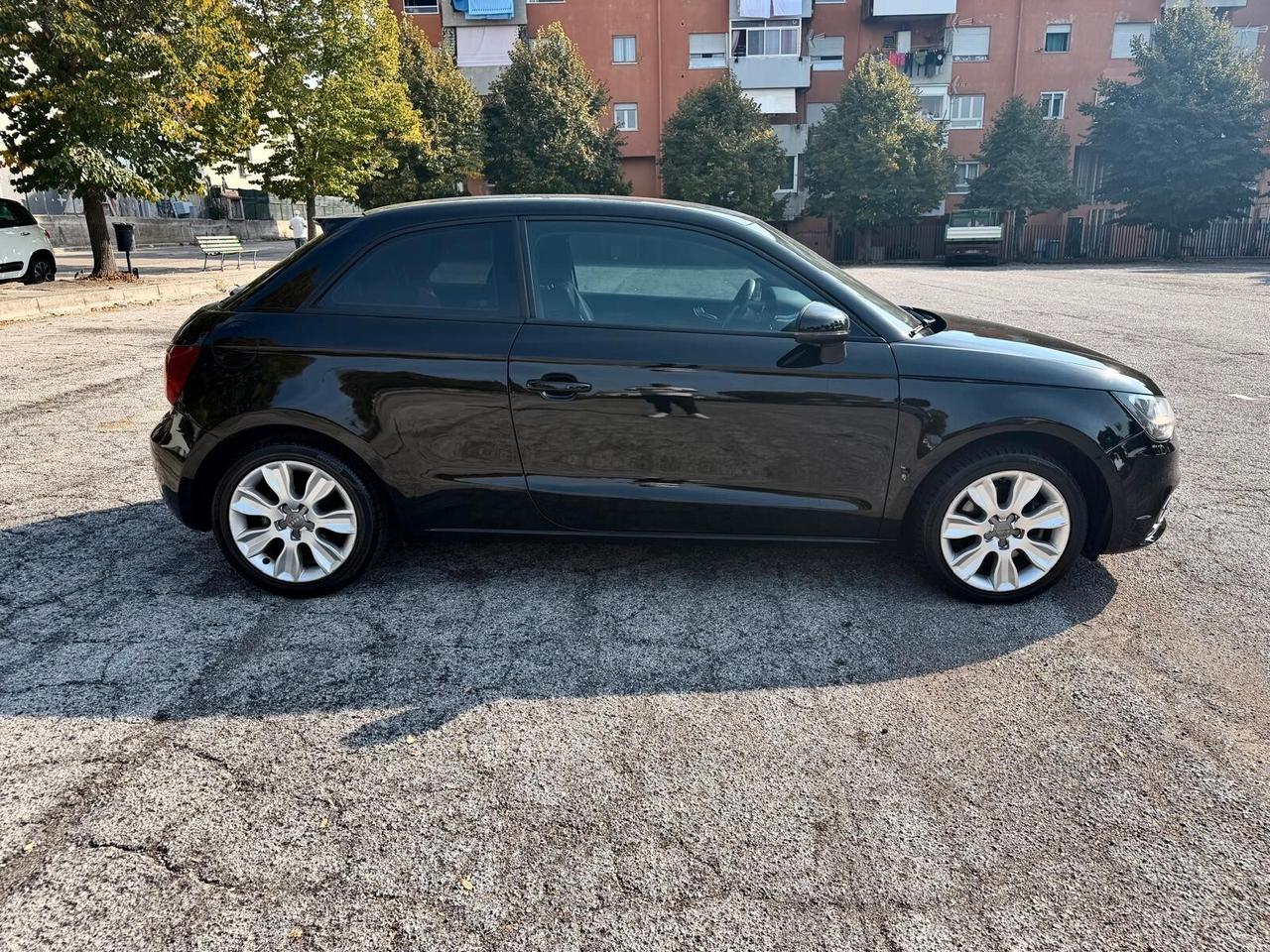 Audi A1 1.6 TDI 105 CV S line edition plus -