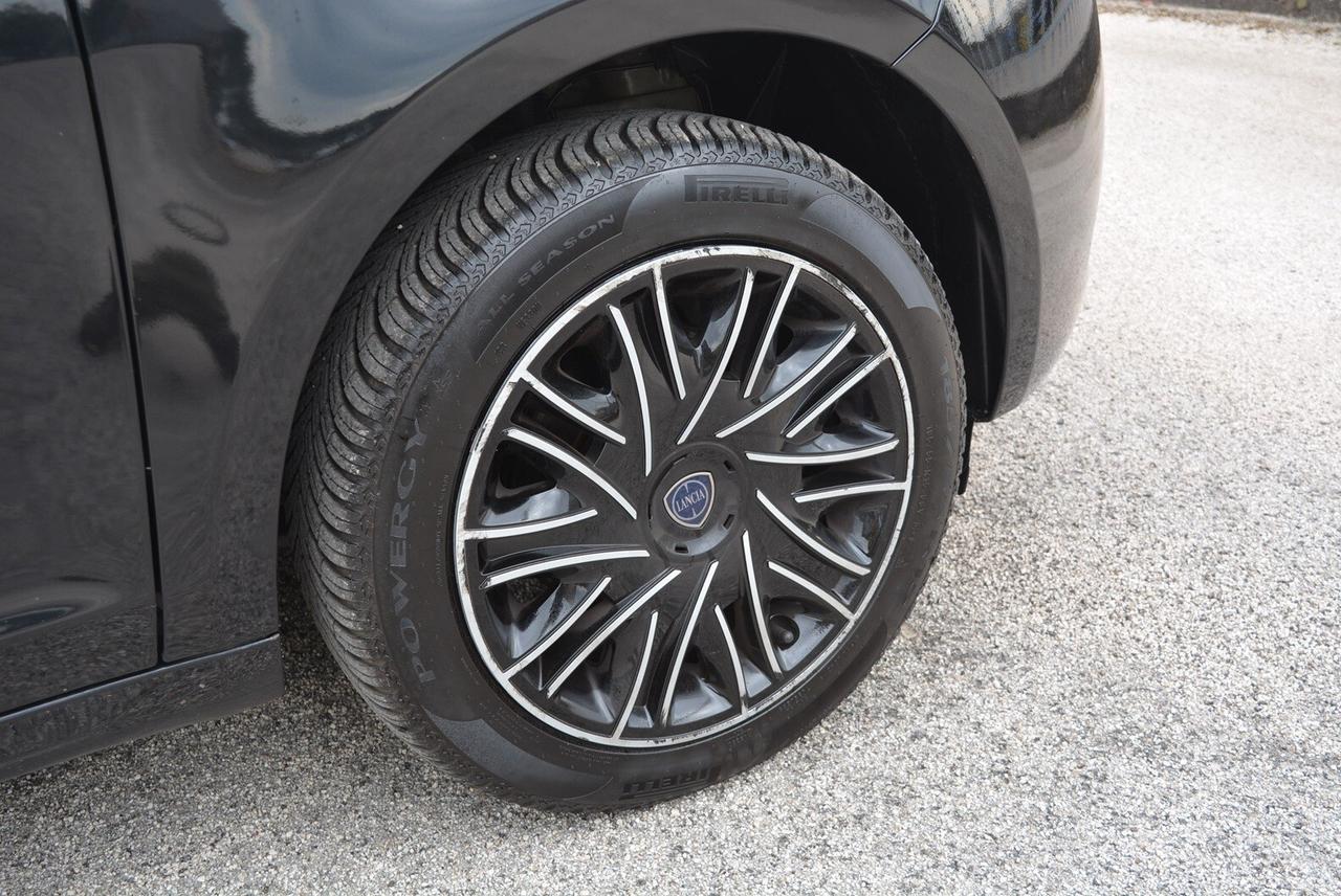 Lancia Ypsilon 1.0 FireFly 5 porte S&S Hybrid Ecochic Gold