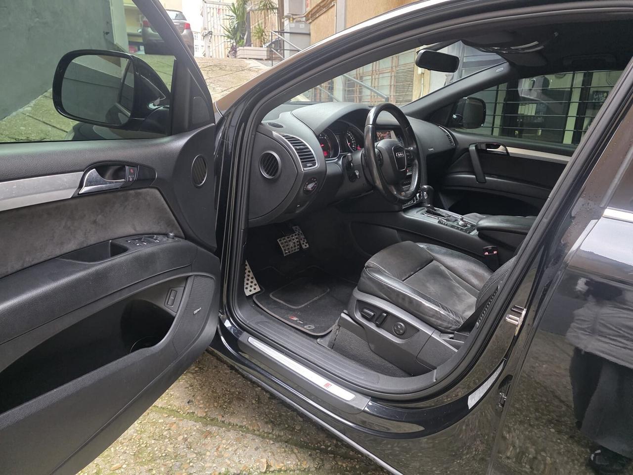 AUDI Q7 3.0 TDi S line- 7 POSTI