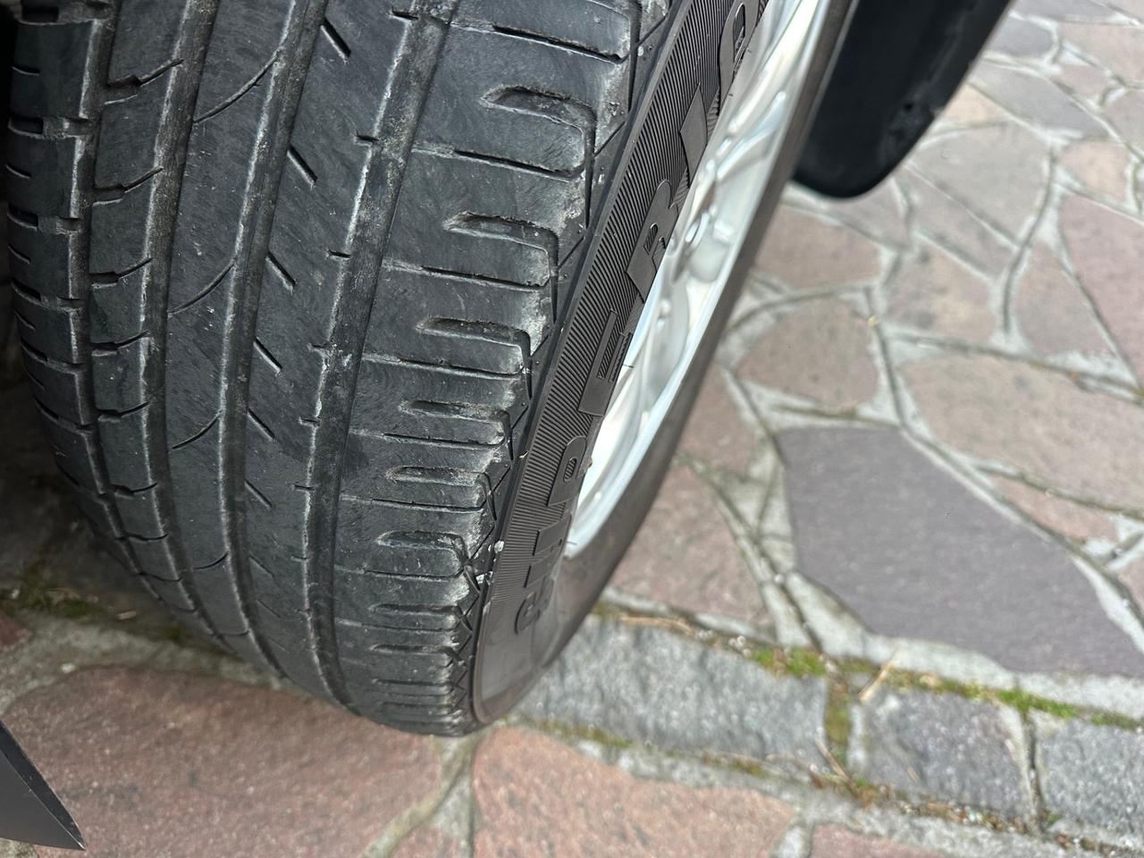 Mahindra XUV500 7 POSTI 2.2 16V AWD W10