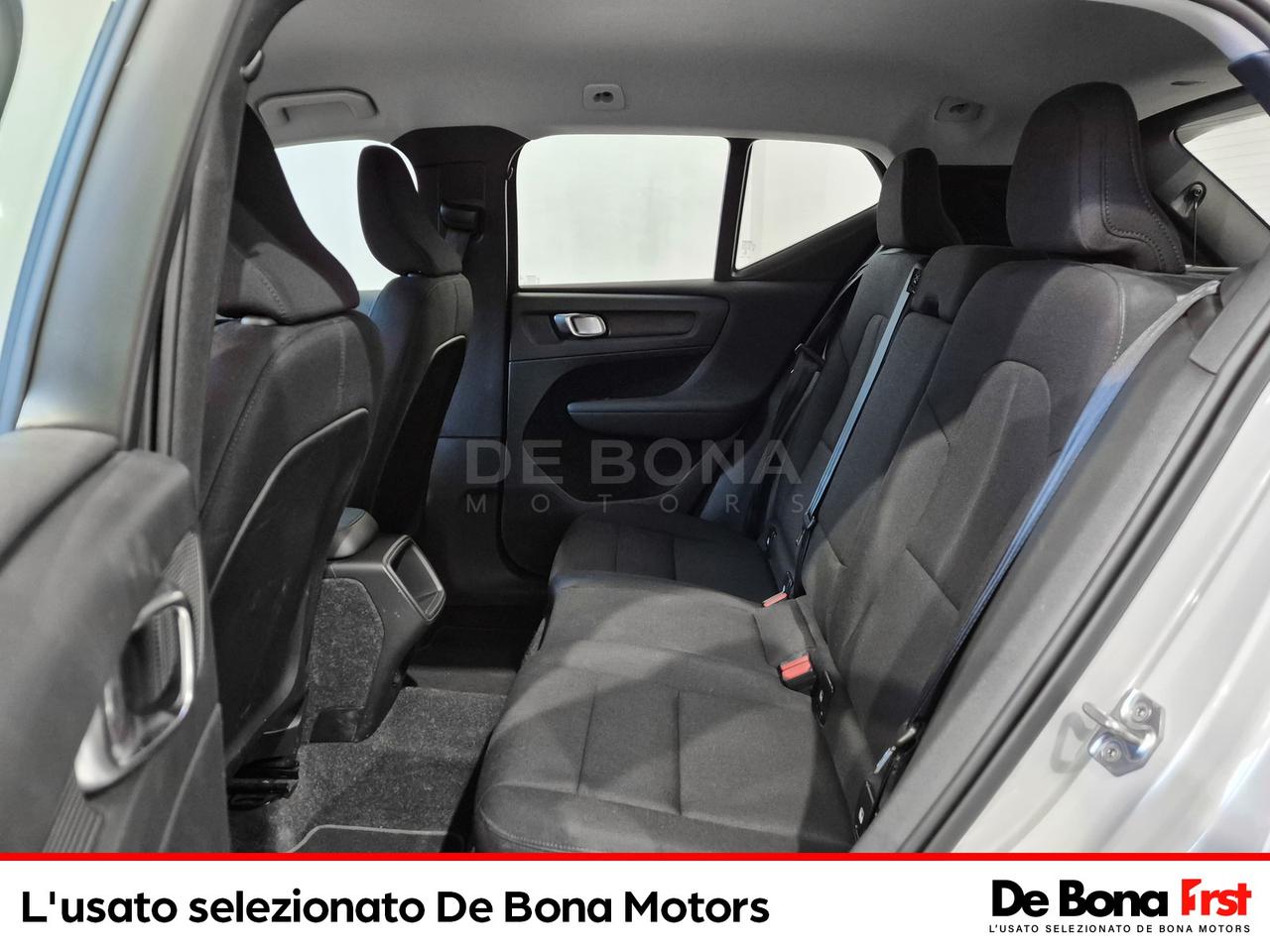 Volvo XC40 1.5 t3 momentum core 163cv my21