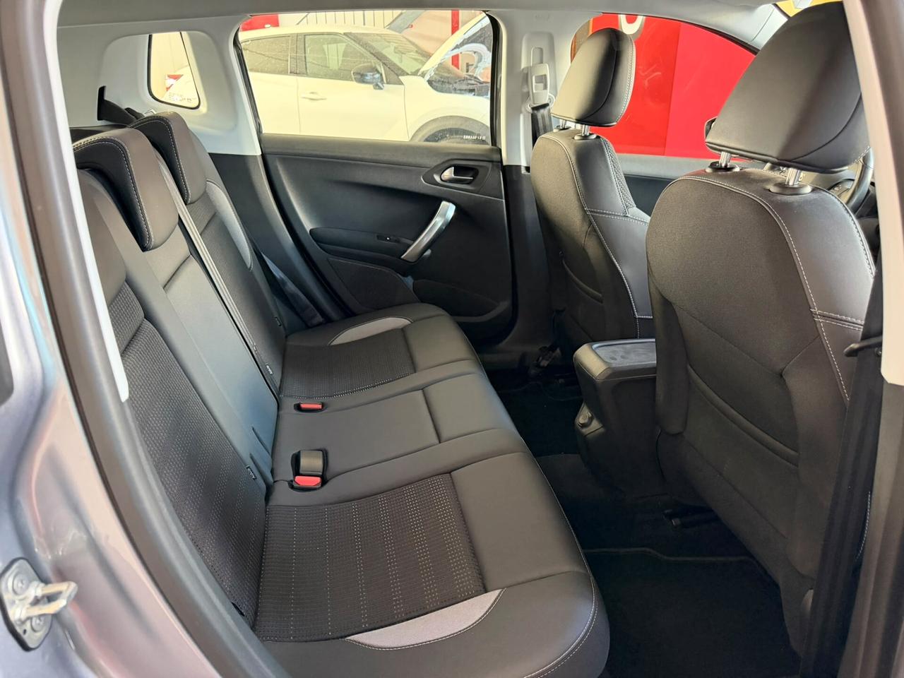 Peugeot 2008 1.2 Pure Tech 82 Allure km 14870
