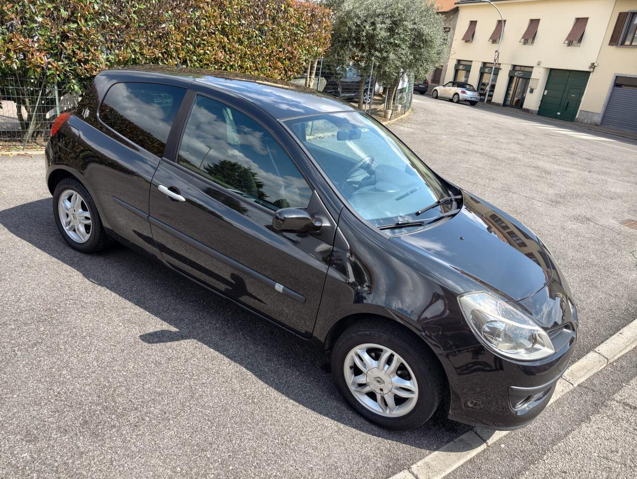 Renault Clio 1.2 16V 3 porte Le Iene