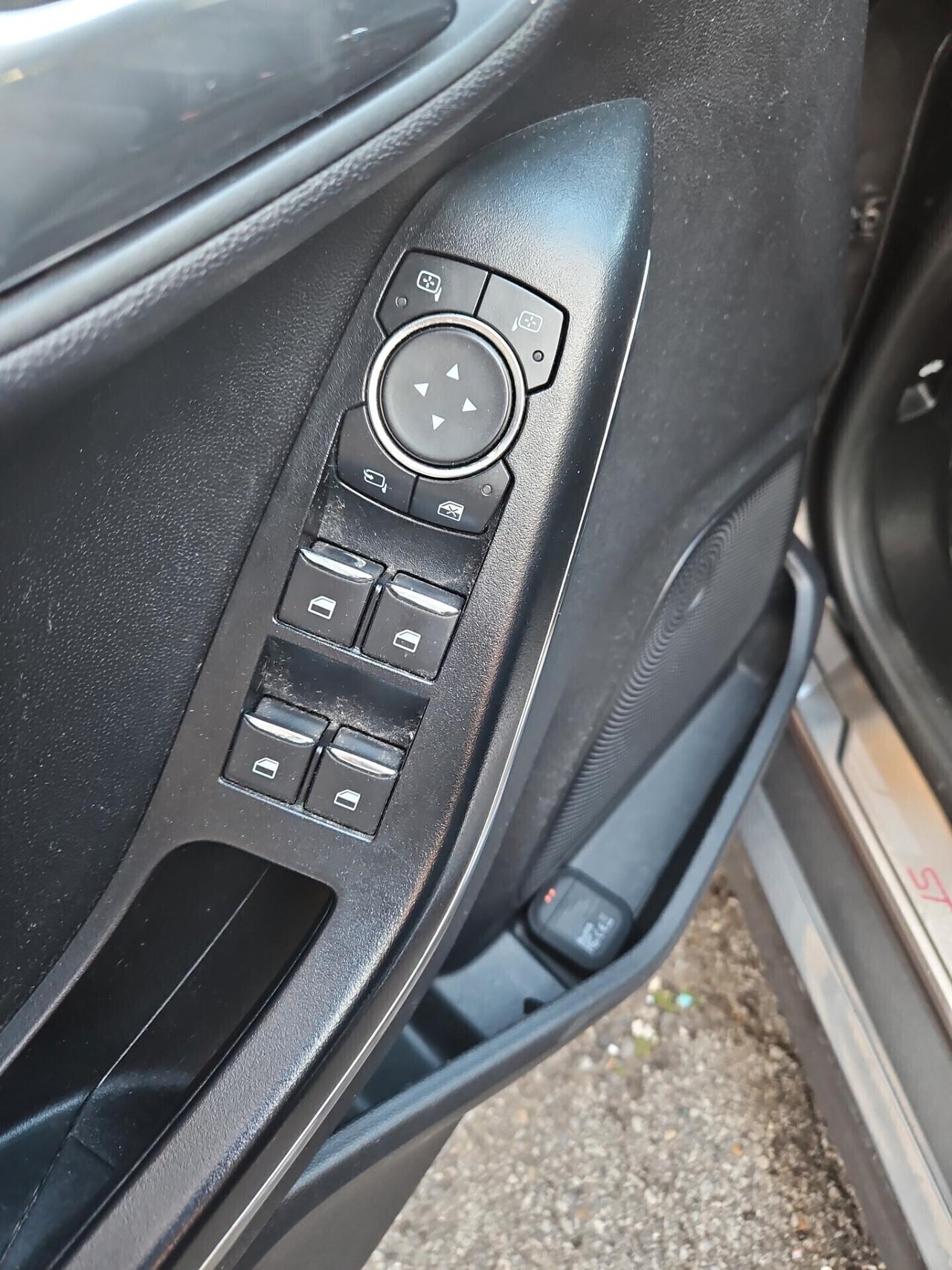 FORD FIESTA 1.5 TDCi ST-LINE VIGNALE