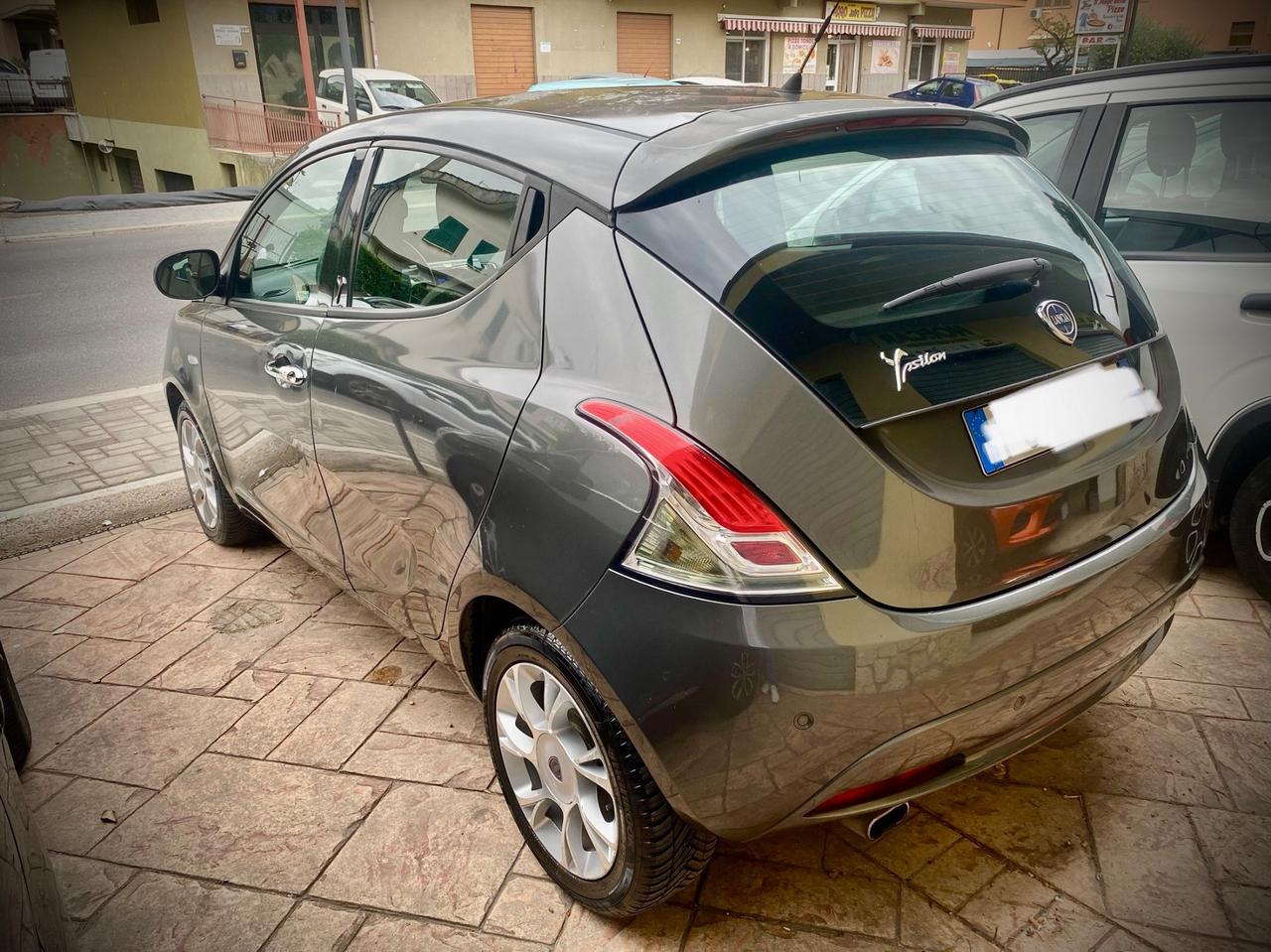 Lancia Ypsilon 1.2 69 CV 5 porte Platinum