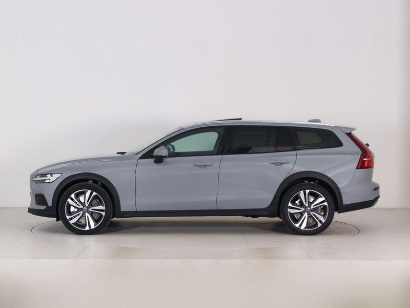 Volvo V60 Cross Country B5 AWD automatico Plus Dark