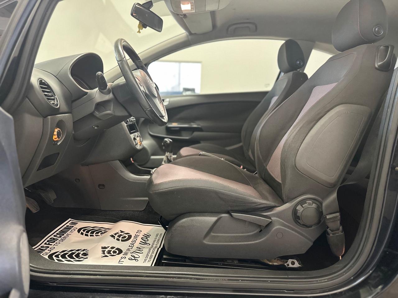 Opel Corsa 1.4 16V 3 porte Sport NEOPATENTATI