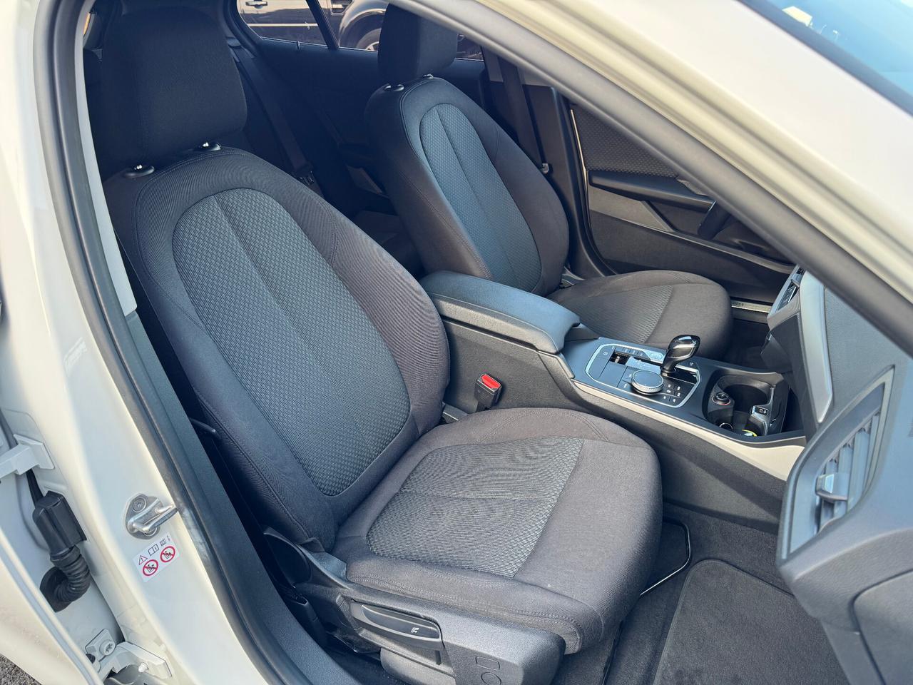 Bmw 118 118d 5p. Business Advantage