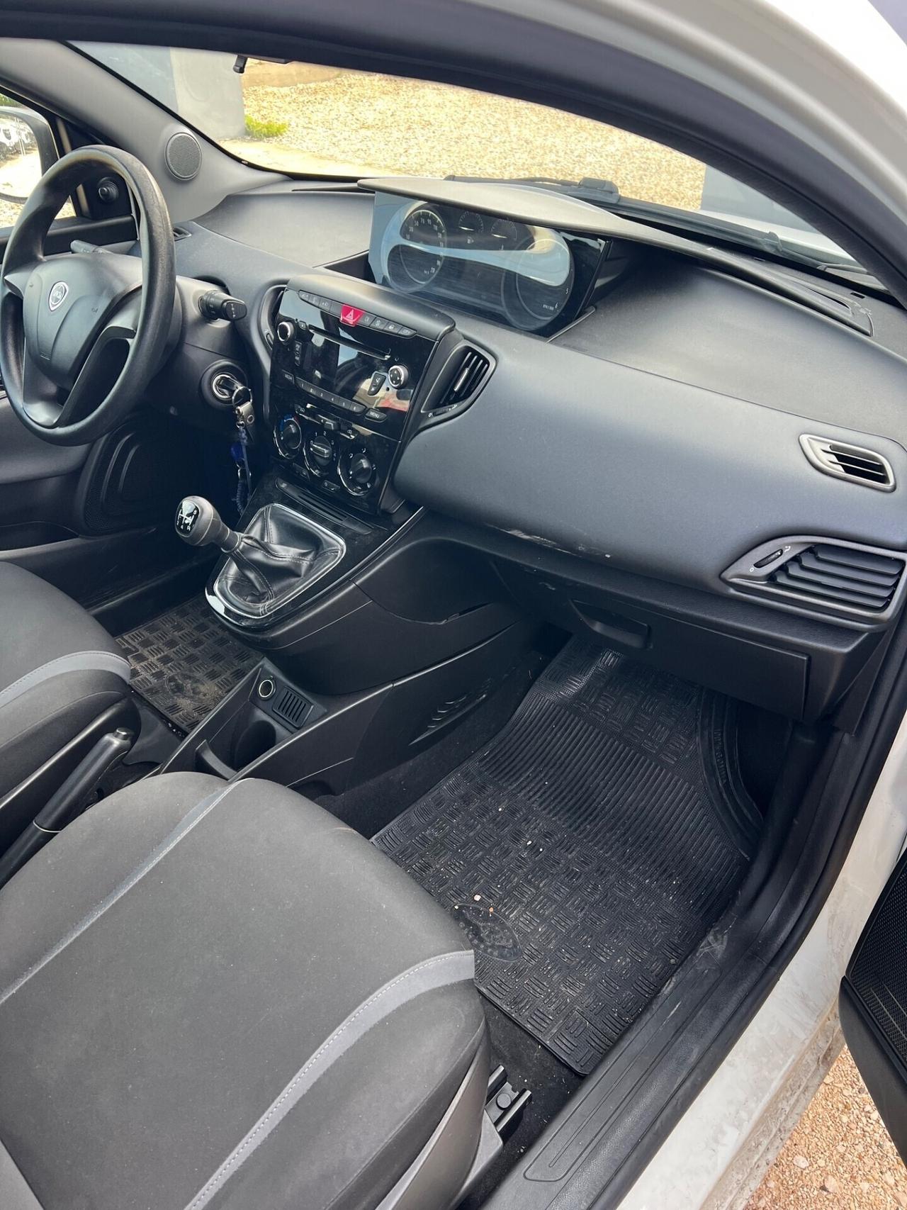 Lancia Ypsilon 1.3 MJT 16V 95 CV 5 porte S&S Silve