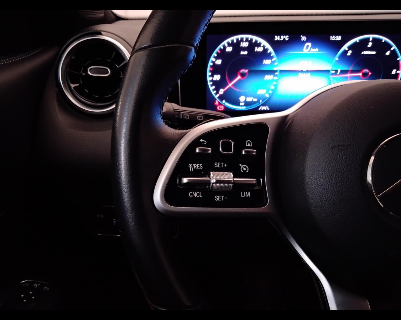 Mercedes-Benz GLB - X247 2019 - GLB 180 d Sport auto