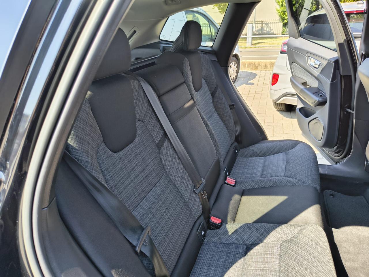 Volvo XC 60 B4 2.0 DIESEL/IBRIDA (d) AWD automatico *MILD HYBRID*