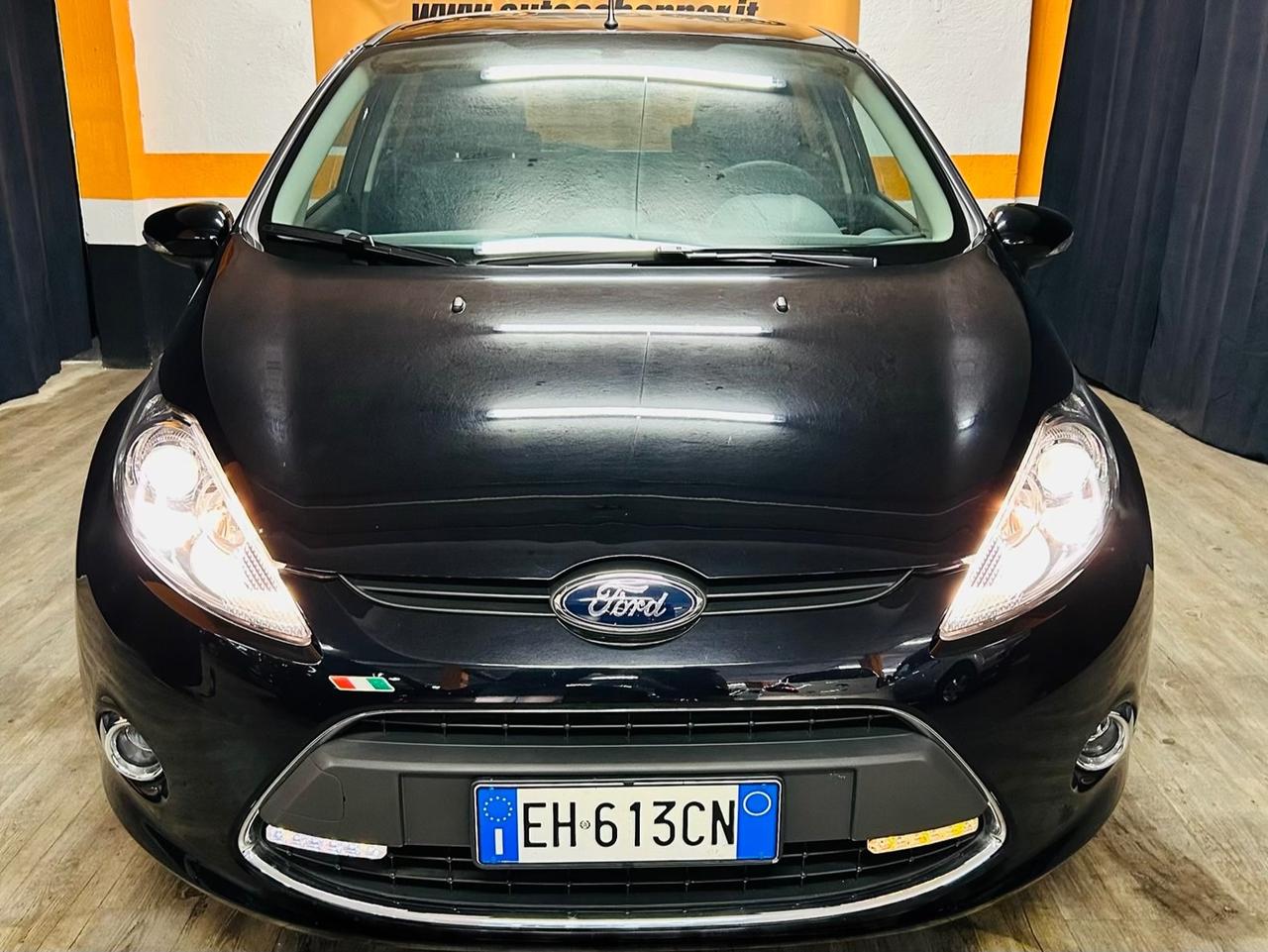 FORD FIESTA 1.4 TDCi CON SOLI 16.603 KM IN CONDIZIONI DA VETRINA.