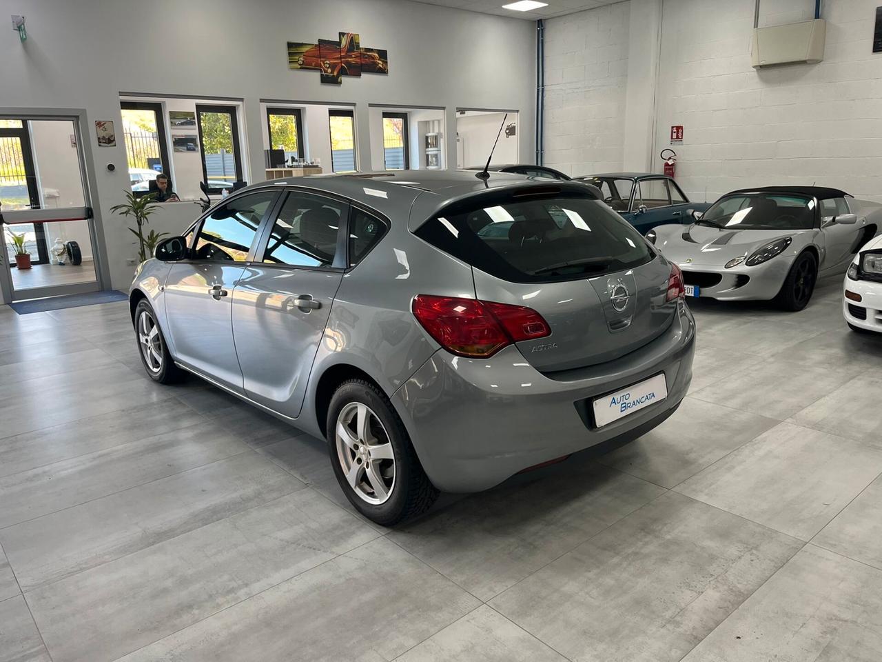 Opel Astra 5p 1.4 100cv