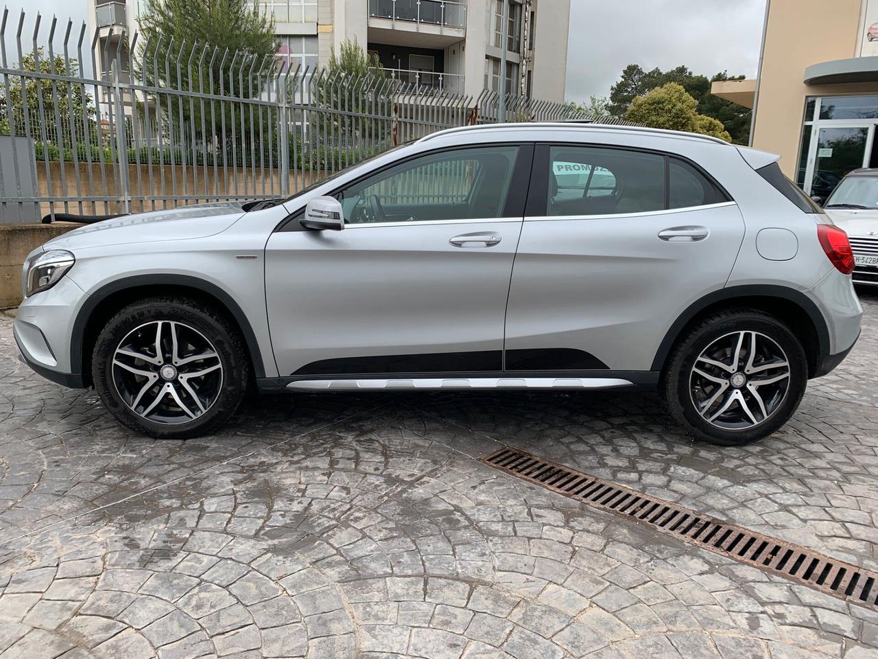 Mercedes-benz GLA 200d 4Matic Premium - !! TETTO !!