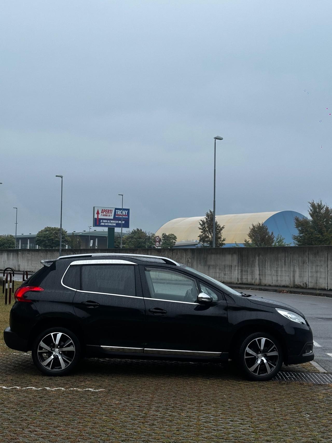 Peugeot 2008 1.6 BlueHDi 100 Allure Black Matt
