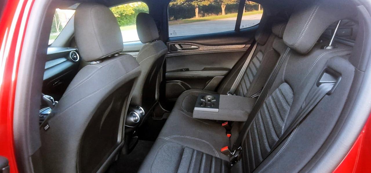 Alfa Romeo Stelvio 2.2 Turbodiesel 160 CV AT8 RWD Super