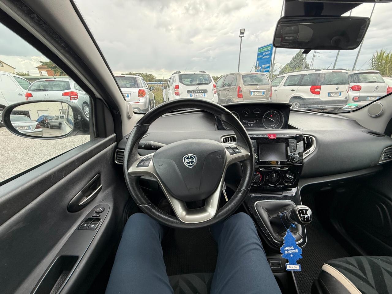 Lancia Ypsilon 0.9 TwinAir 85 CV 5 porte Metano Ecochic Gold