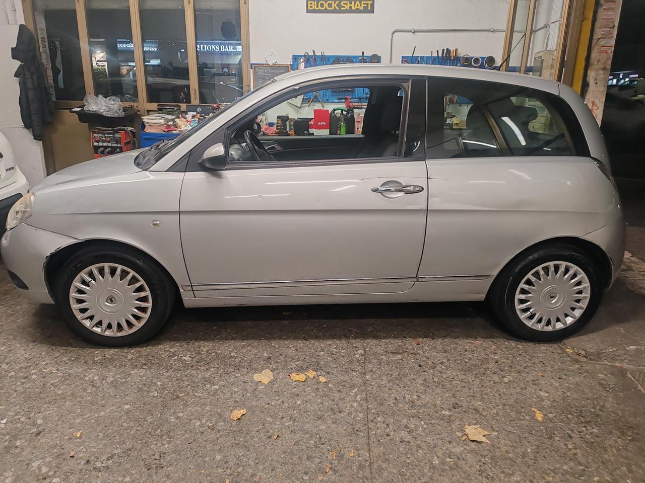 Lancia Ypsilon 3 Porte Ypsilon 1.2 8v Argento