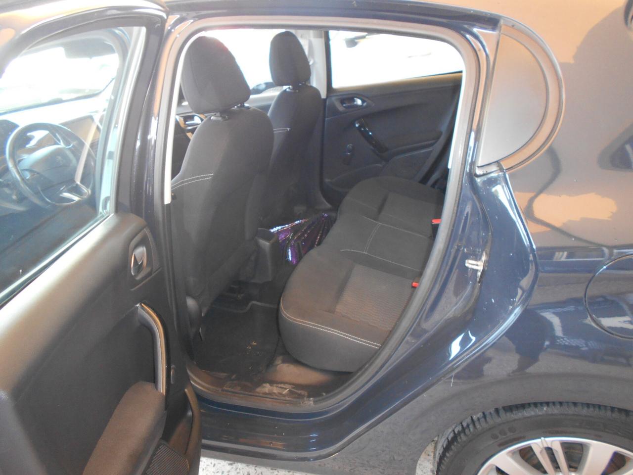 Peugeot 208 PureTech 82 5 porte Allure