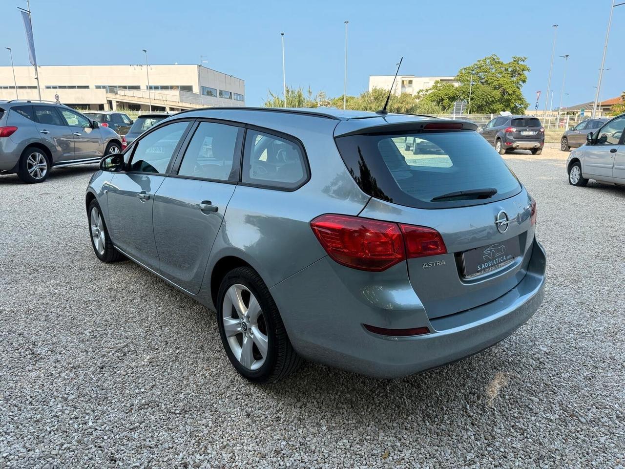 Opel Astra 1.4 100CV Sports Tourer Cosmo
