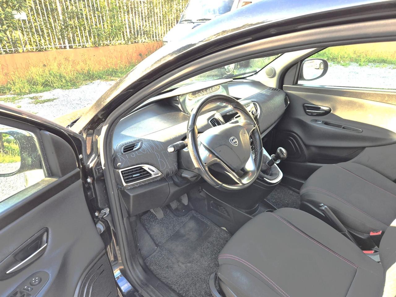 Lancia Ypsilon 0.9 TwinAir 85 CV 5 porte S&S DFN Gold