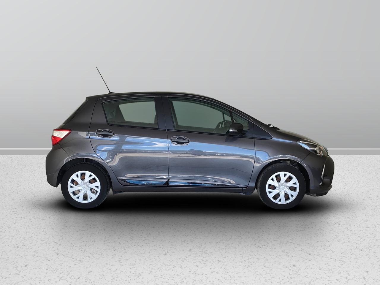 TOYOTA Yaris III 2017 - Yaris 5p 1.0 Active my18