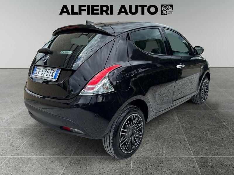 Lancia Ypsilon 1.0 FireFly Hybrid 70cv MT6 Silver S&S - 5 posti