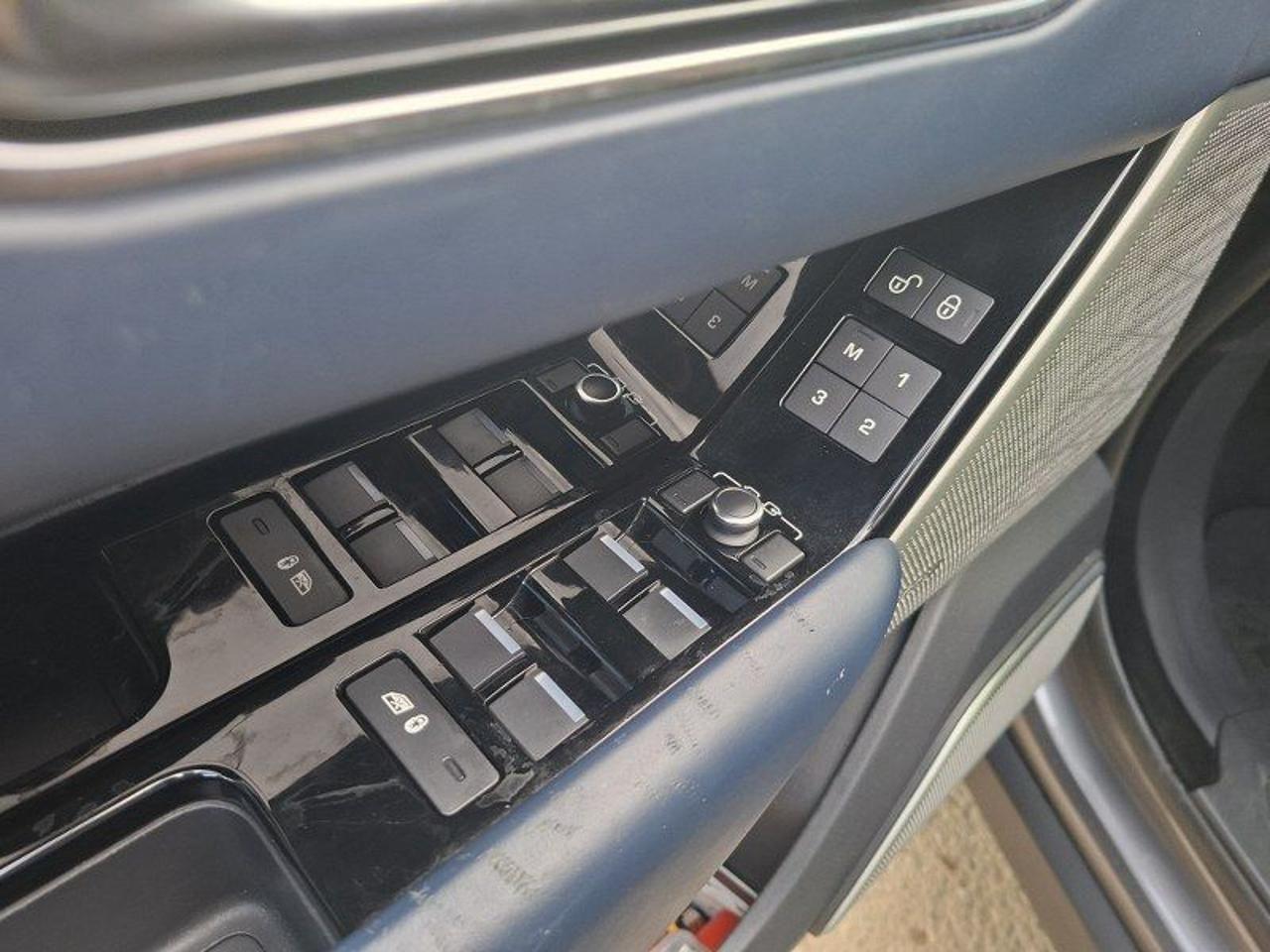 Land Rover Range Rover Velar 3.0 V6 SD6 300 CV R-Dynamic HSE