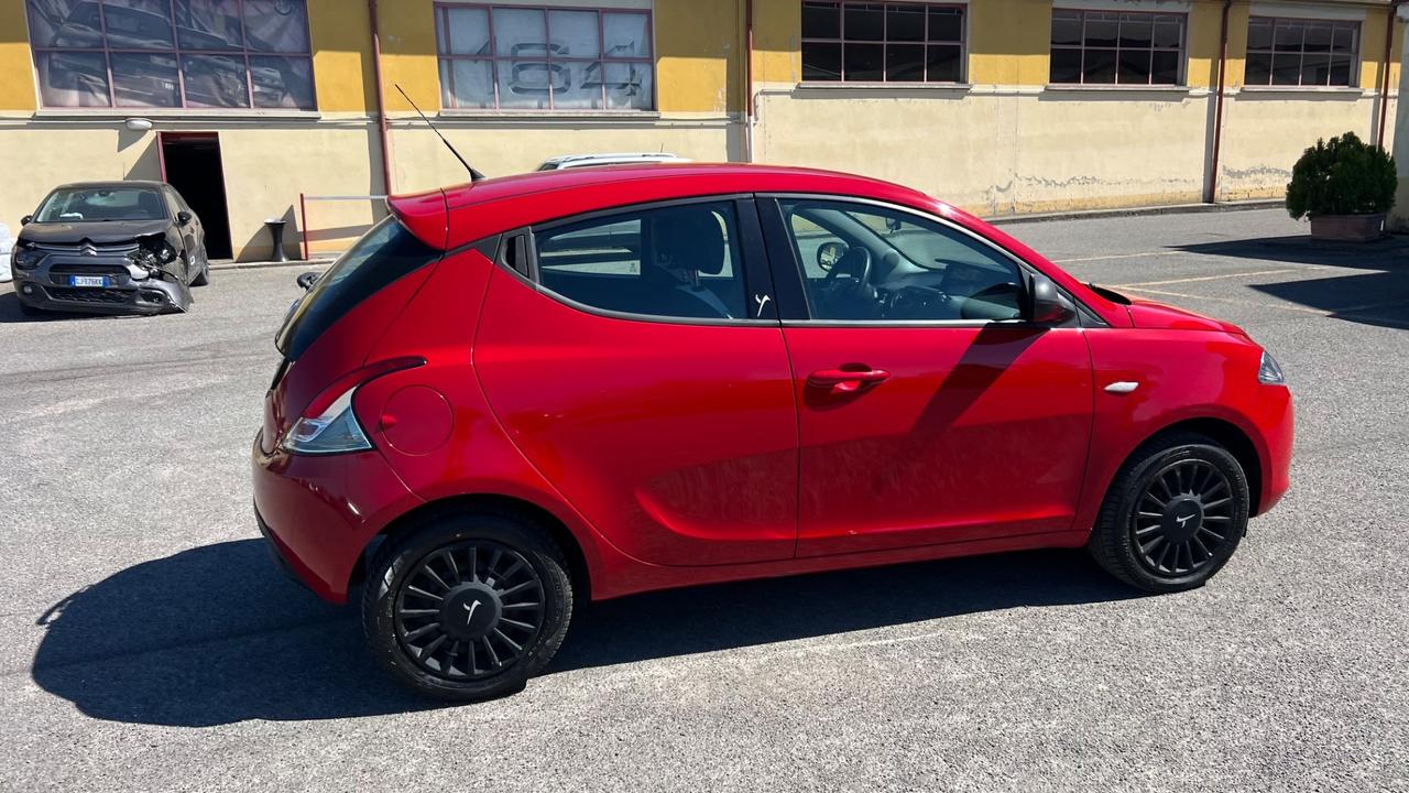 Lancia Ypsilon 1.2 69 CV 5 porte S&S Silver