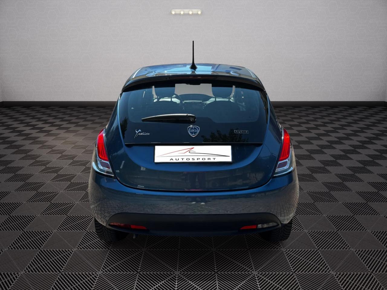 Lancia Ypsilon HYBRID Silver 2023
