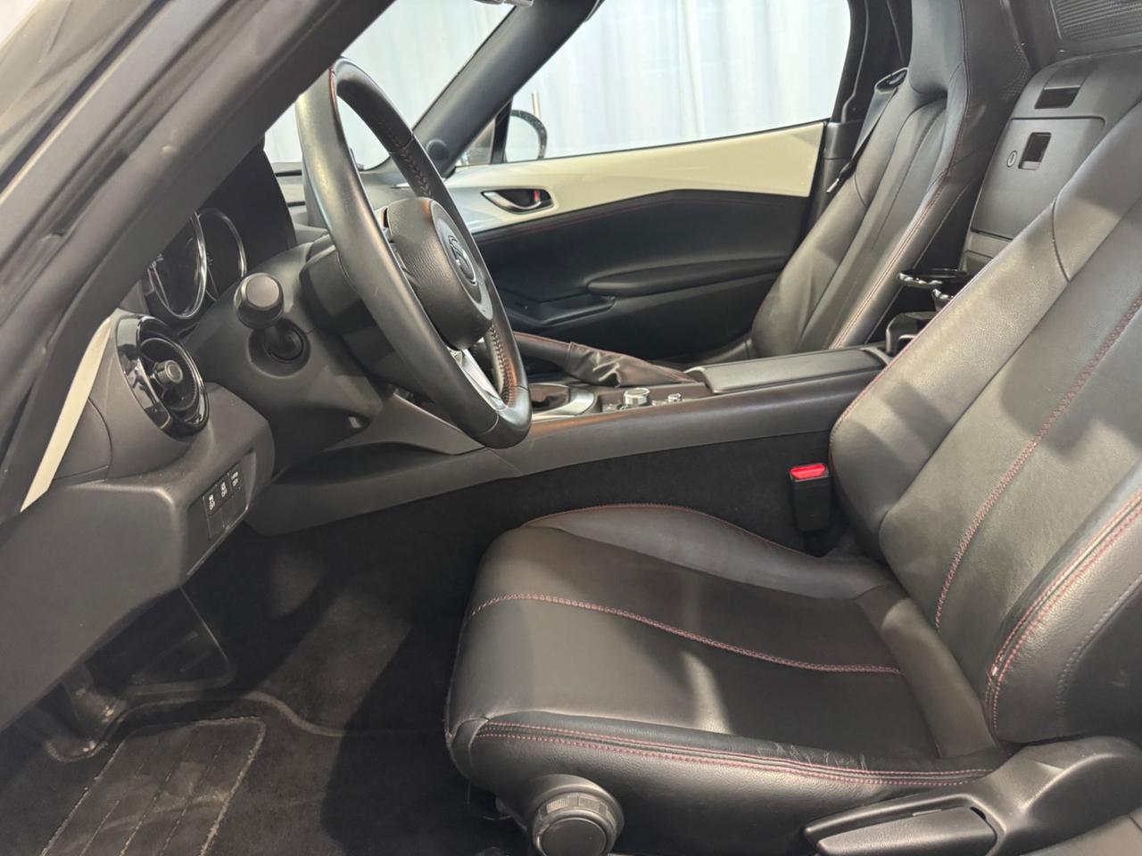 Mazda MX-5 1.5L Skyactiv-G Exceed - Servicebook Mazda