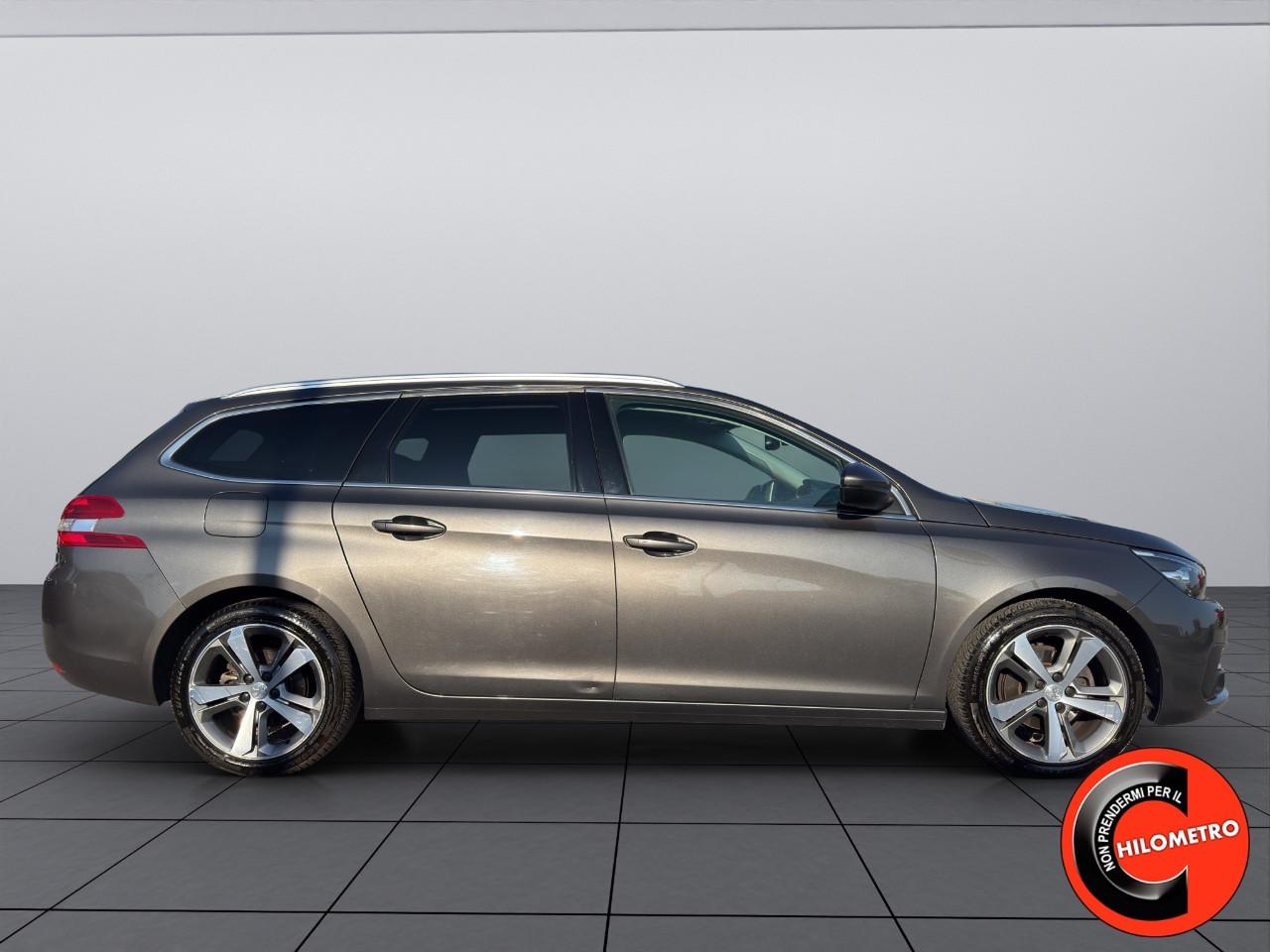 Peugeot 308 B.HDi 130 CV ALLURE -NAVI-XENO-SENSORI ANT/POST-E6D-CERCHI 17-VETRI PRIVACY-