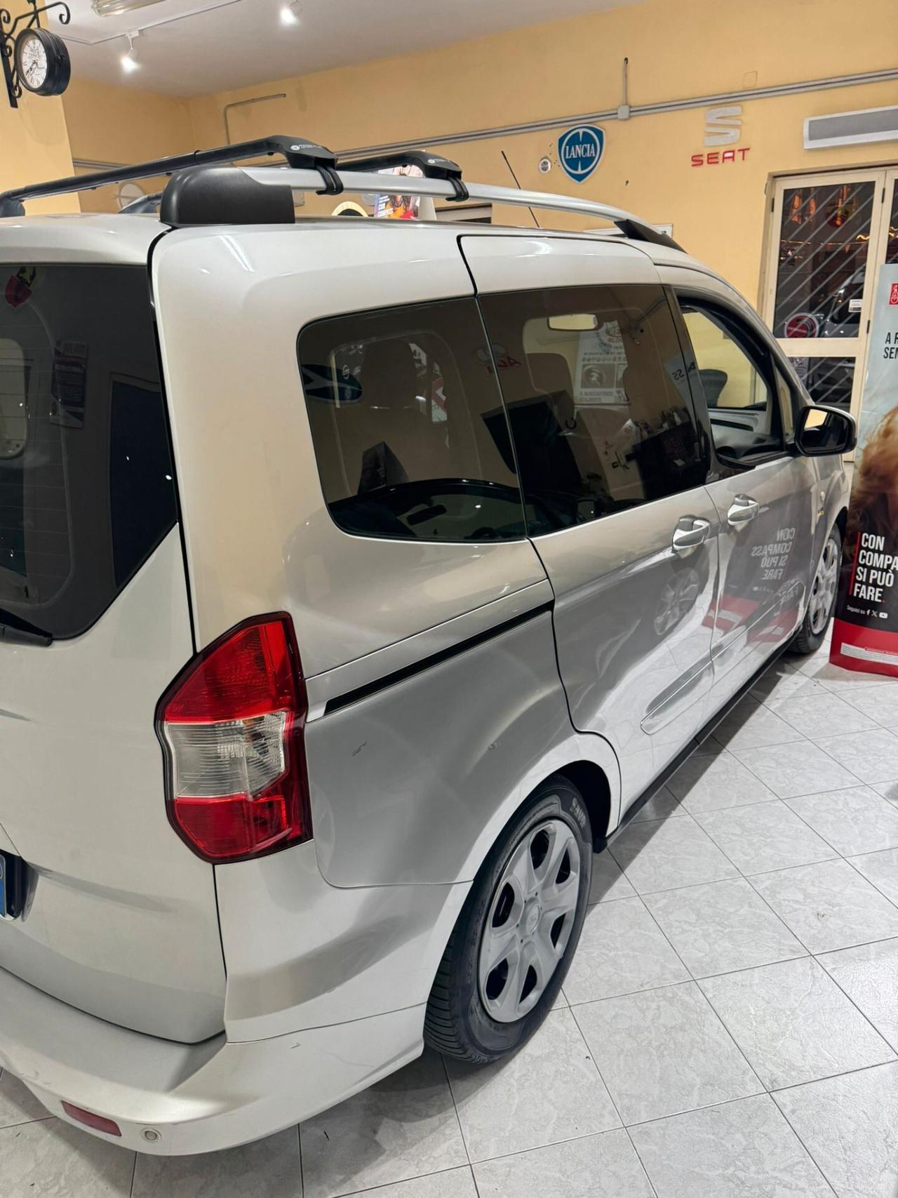 Ford Tourneo Courier 1.6 TDCI 95 CV Titanium
