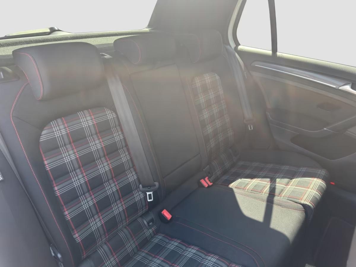 Volkswagen Golf GTI 2.0 TSI BlackStyle
