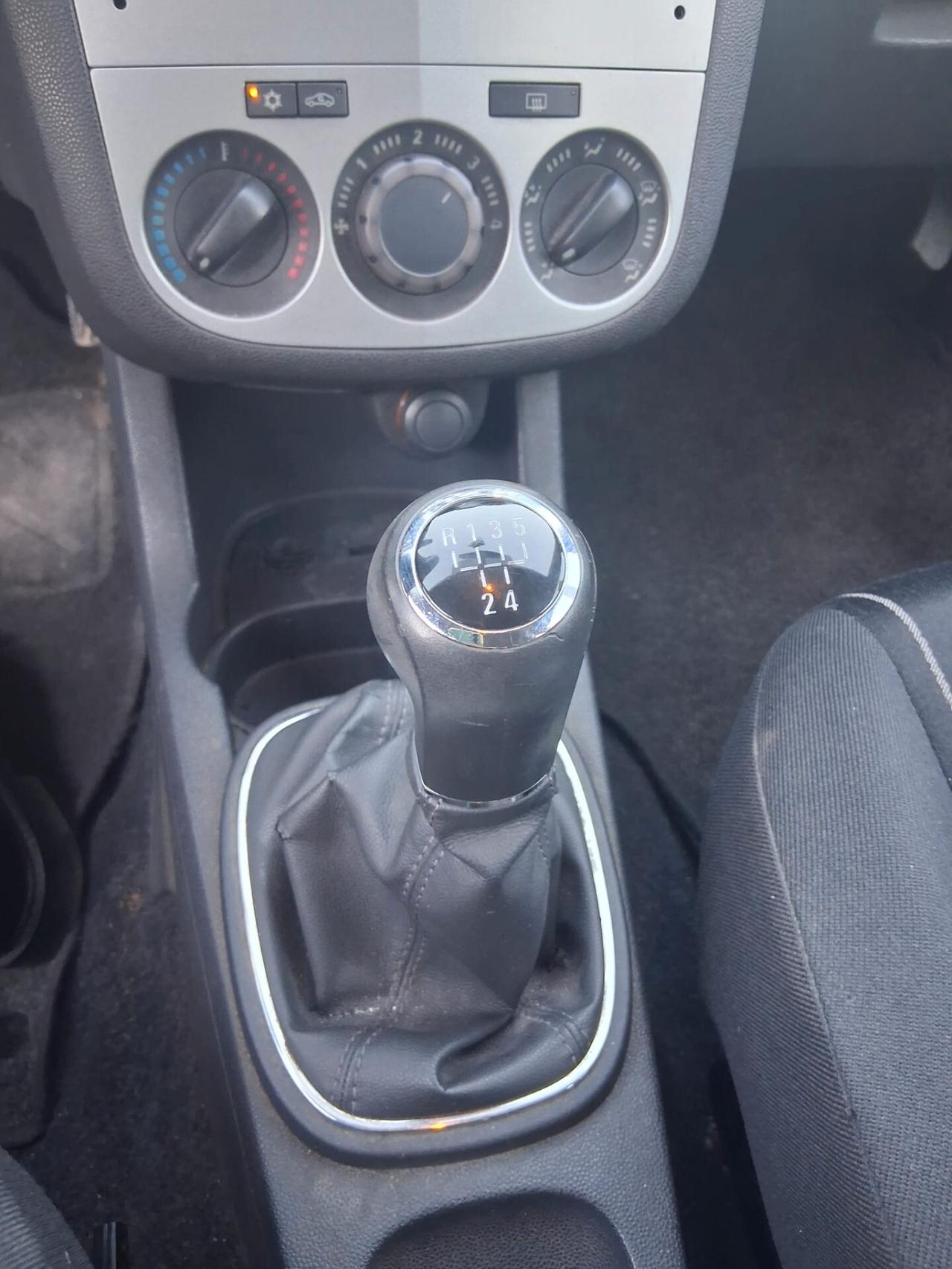 Opel Corsa 1.2 80CV 5 porte GPL-TECH Edition