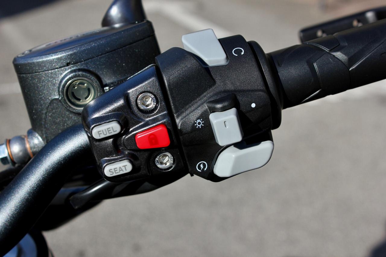 Zontes ZT 125 U SOLO 300KM FARI FULL LED DISPLAY TFT