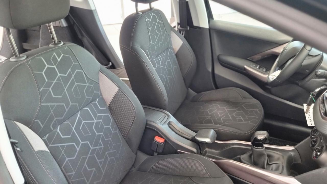 Peugeot 2008 1.2 KM 31.600 UNICO PROPRIETARIO,DISTRIBUZIONE FATTA