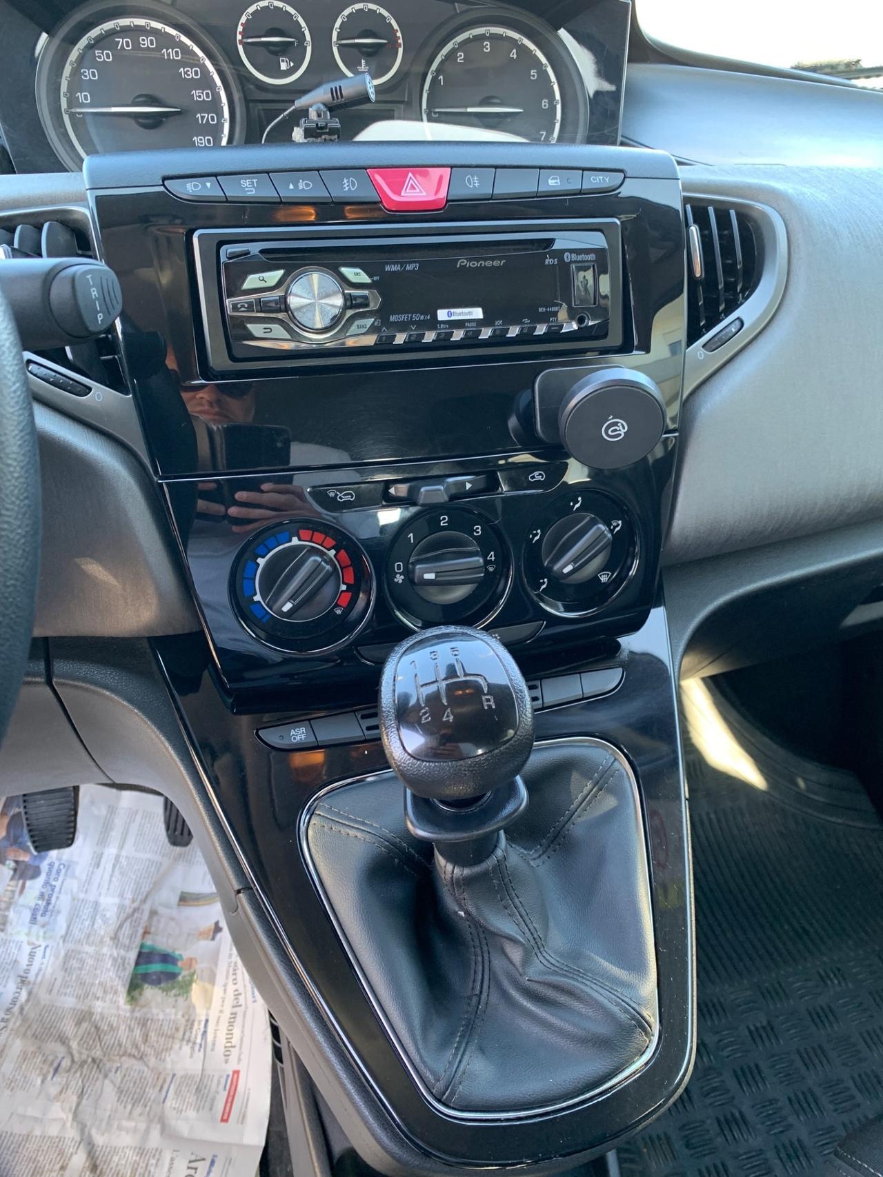 Lancia Ypsilon 1.2 69 CV 5 porte Gold
