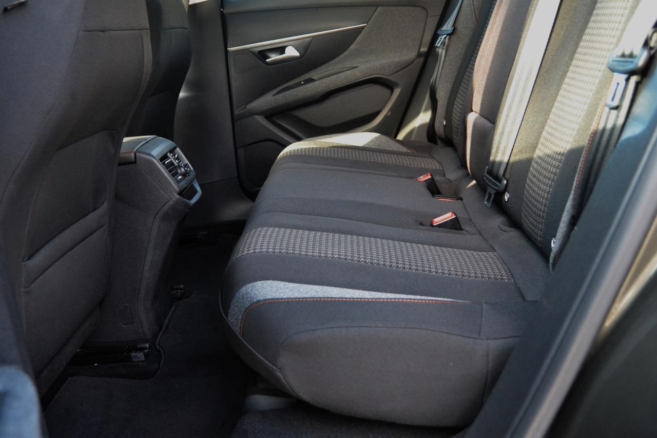 Peugeot 3008 BlueHDi 130 S&S EAT8 Active