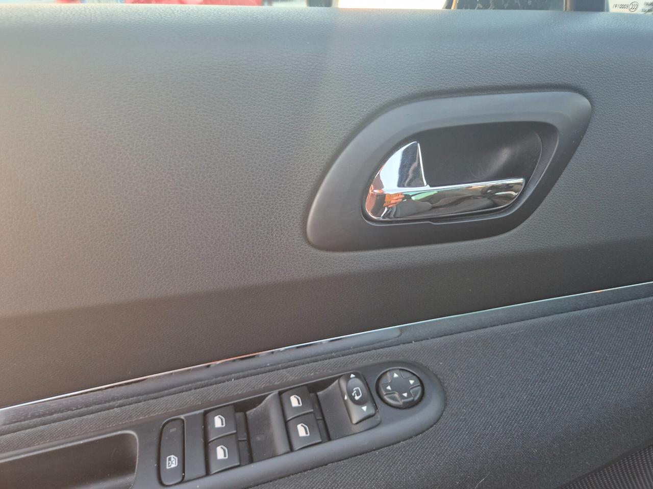 Peugeot 5008 1.6 HDi 120 EAT6 Allure 7 POSTI