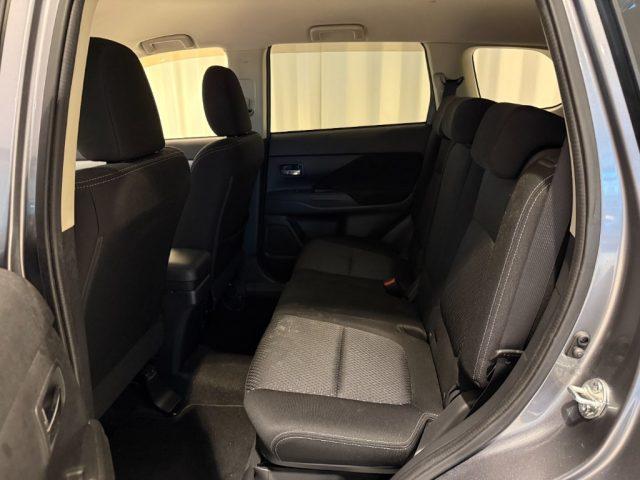 MITSUBISHI Outlander 2.2 DI-D 4WD Intense DAB+ Bluetooth