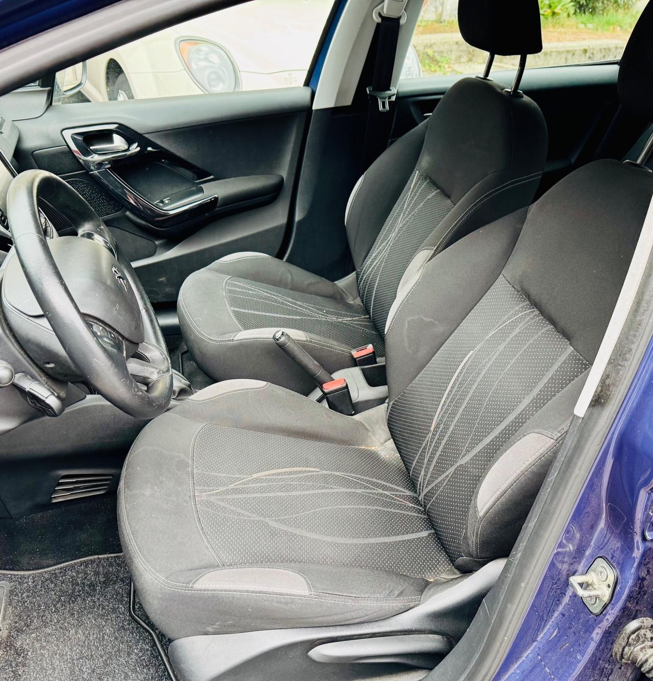 Peugeot 208 1.2 5porte Allure Ok Neopatentati