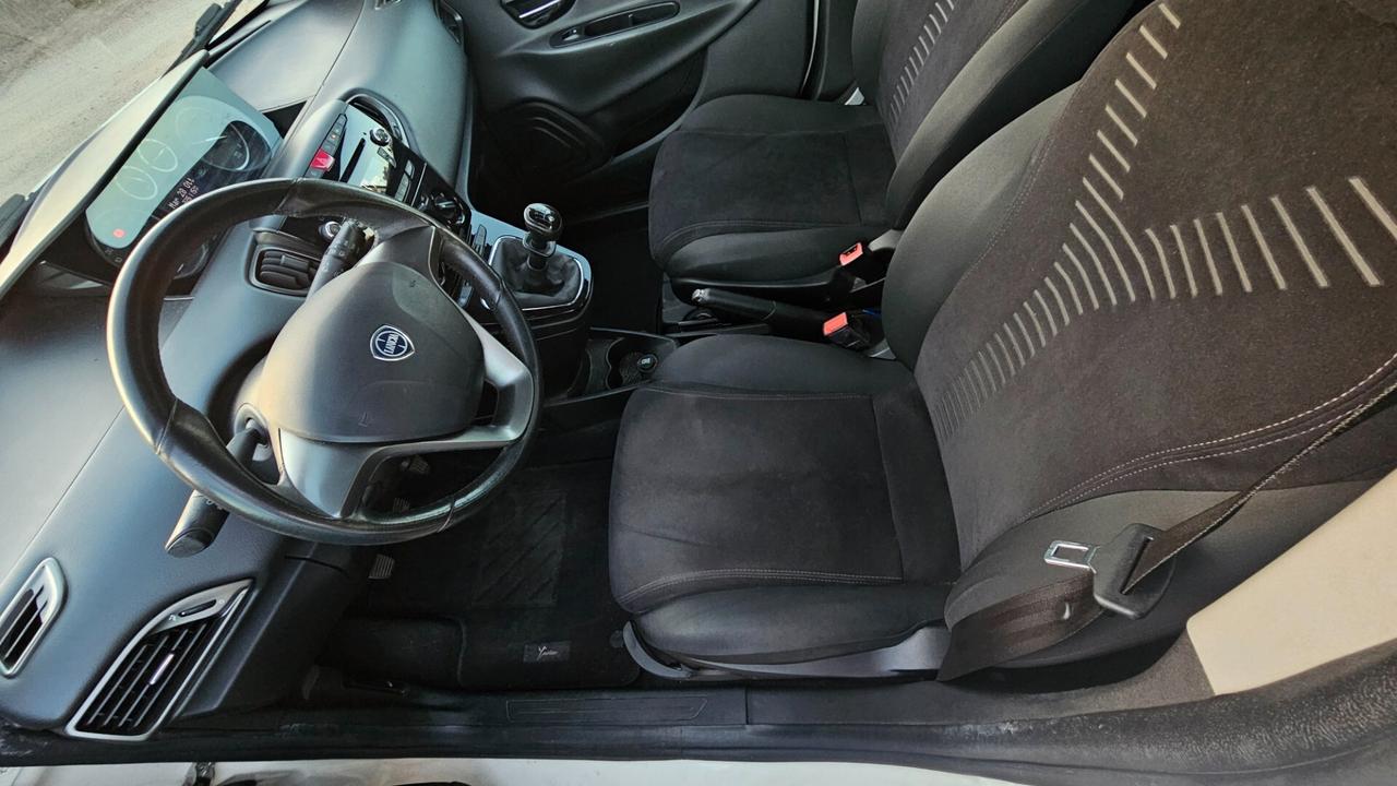 Lancia Ypsilon 1.2 69 CV 5 porte S&S Platinum