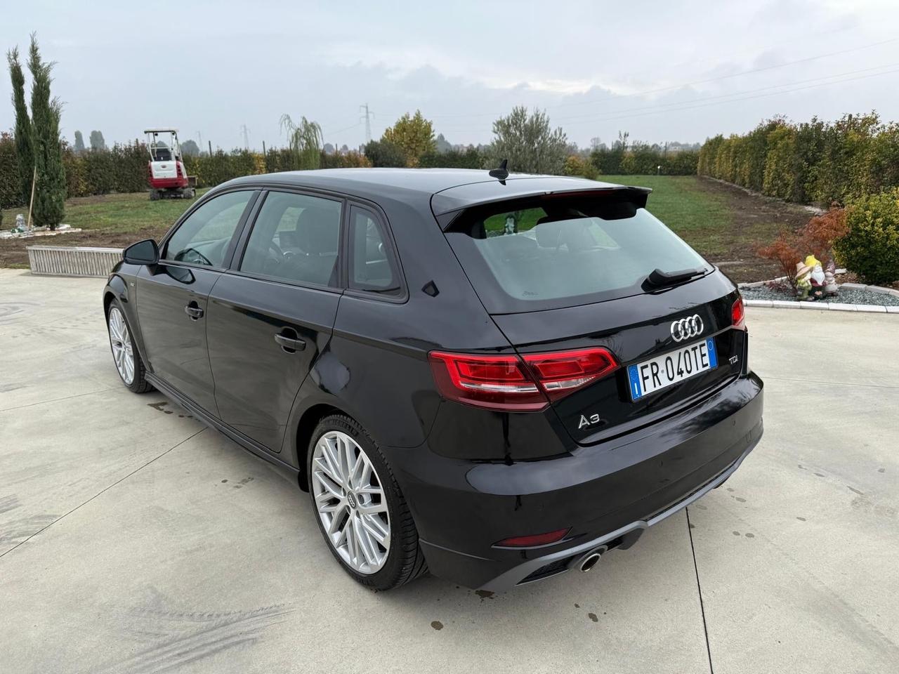 Audi A3 SPB 1.6 TDI S-Line interno esterno