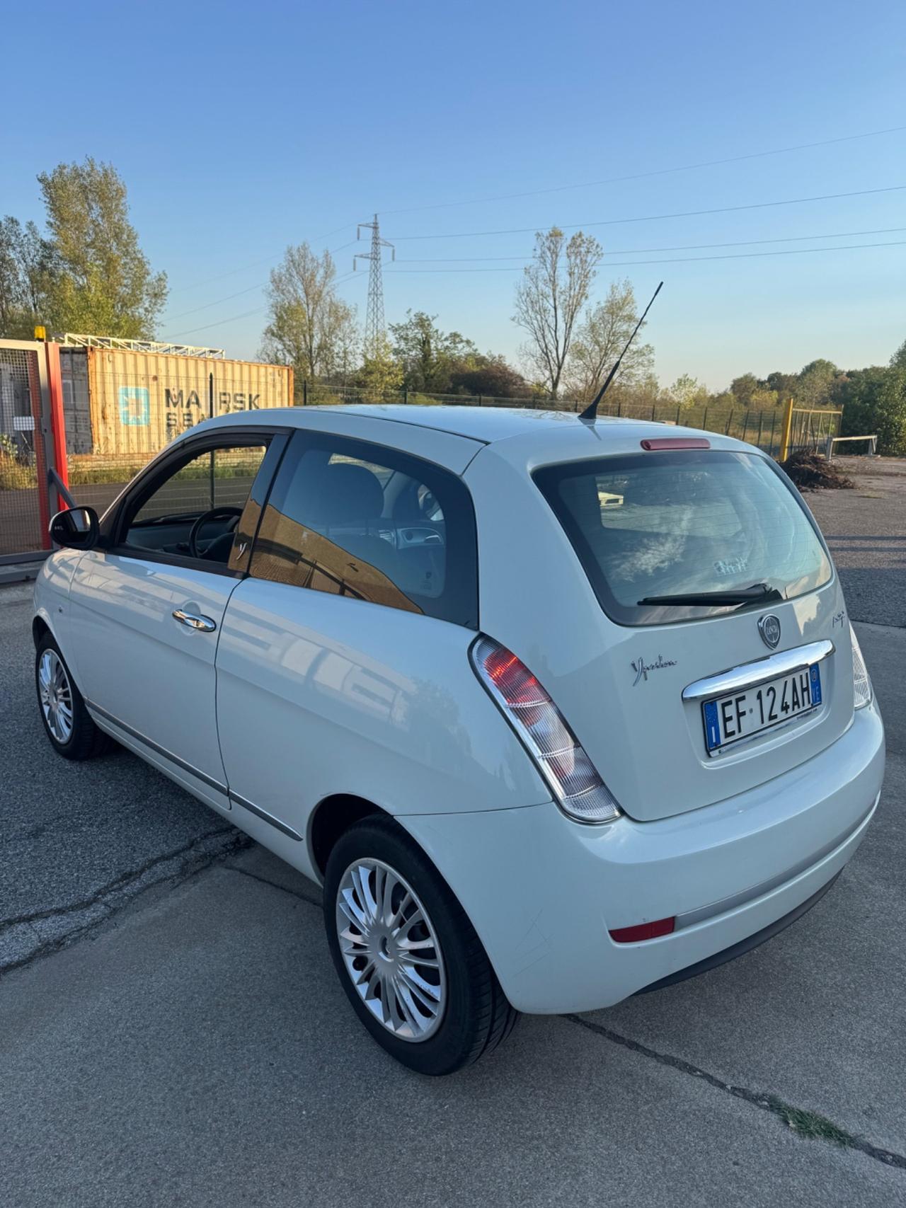 Lancia Ypsilon 1.3 MJT 75 CV Platino