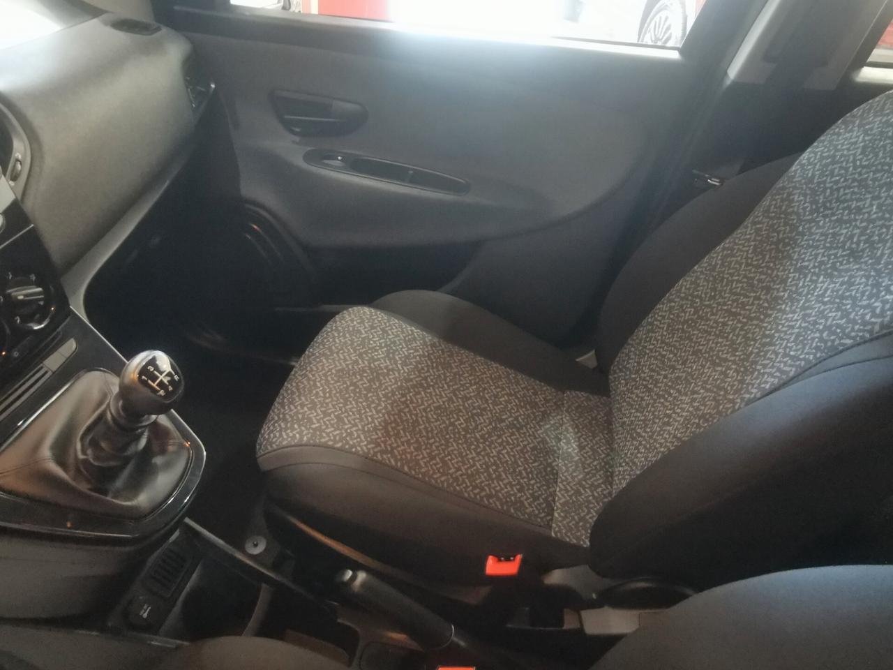 Lancia Ypsilon 1.2 69 CV 5 porte GPL Gold Plus