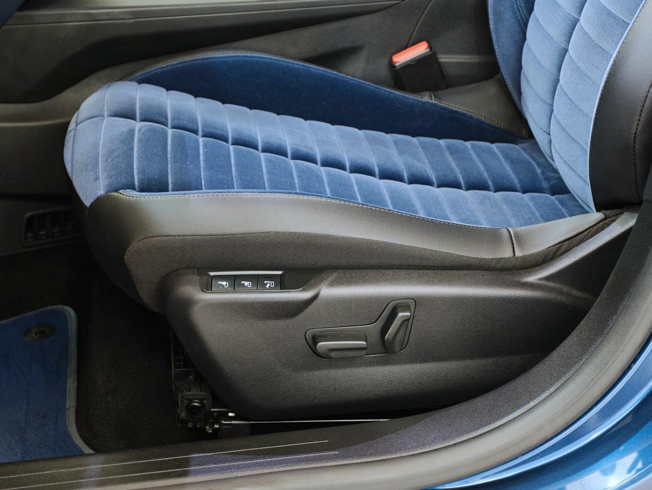 Lancia Ypsilon 1.2 Hybrid e-DCT Cassina 101cv 2025