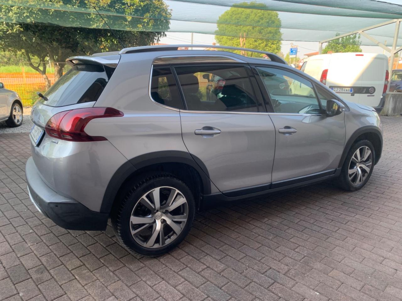 Peugeot 2008 BlueHDi 100 Allure