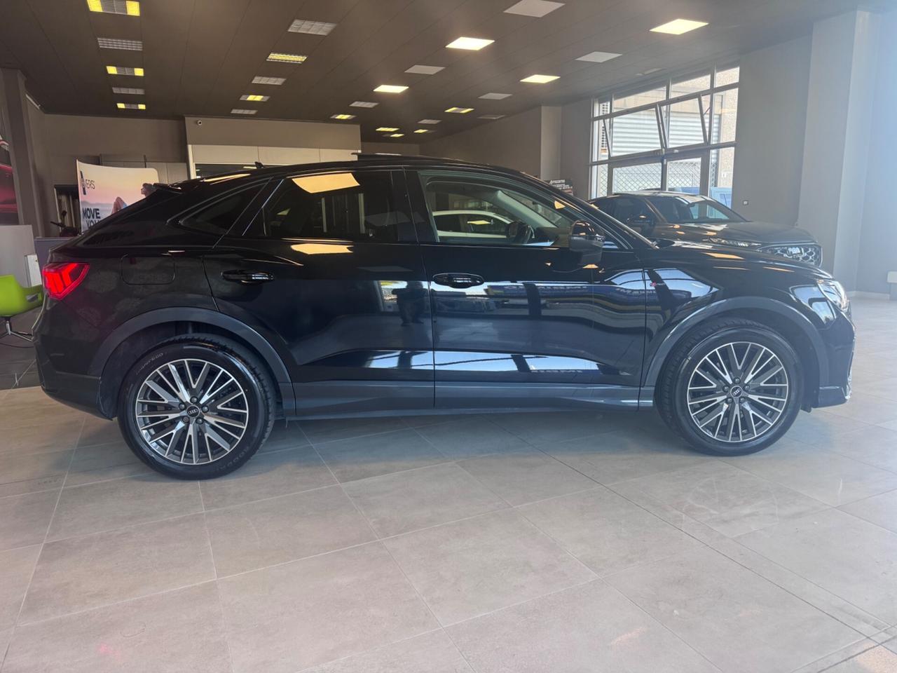 AUDI Q3 SBACK 2.0 TDI SLINE EDITION + TETTO APRIBILE