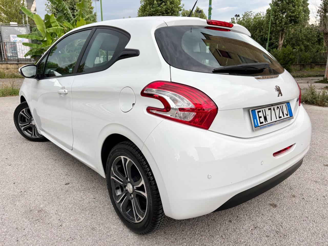 Peugeot 208 1.4 HDi 68 CV 99000km